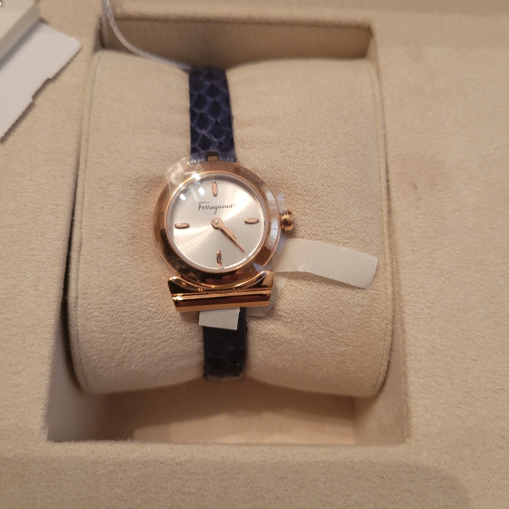 Salvatore Ferragamo Elegant Gold and Blue Watch - Picture 3 of 13